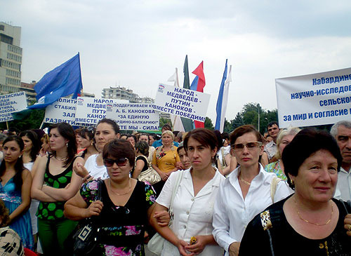 Нальчик, общереспубликанский митинг общественности под лозунгом "За мир, за согласие, за единство", 6 августа 2009 года. Фото "Кавказского Узла"