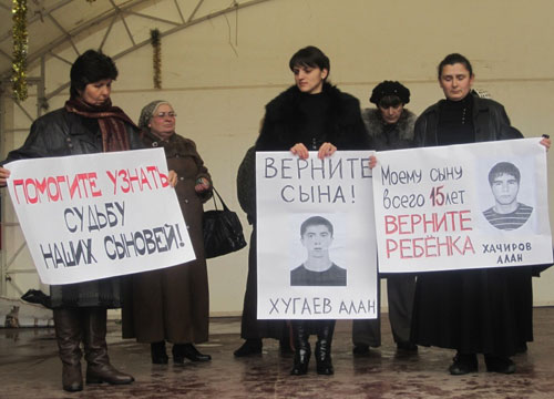 Митинг в поддержку заключенных, незаконно удерживаемых на территории Грузии. Цхинвал, 15 января 2010 года. Фото "Кавказского Узла"