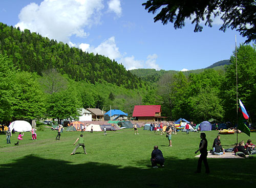 Базовый лагерь в п.Гузерипль. "Интерралли", 2009 год. Фото "Кавказского Узла"
