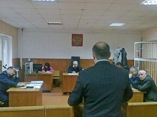 Слушания по уголовному делу против журналистов еженедельника "Черновик". Махачкала, 15 марта 2010 года. Фото "Кавказского Узла"
