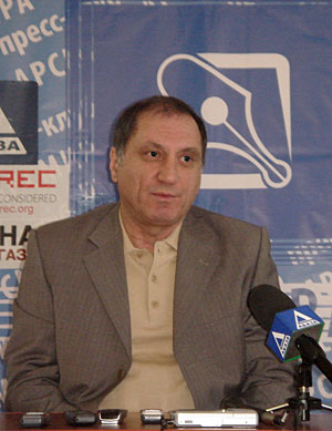 Премьер-министр Абхазии Сергей Шамба, Сухум, 20 марта 2010 года. Фото "Кавказского Узла"