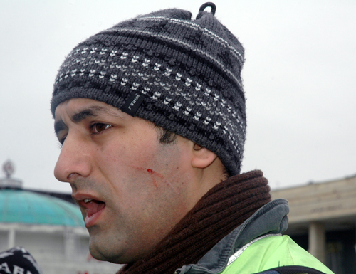 Фотокорреспондент  азербайджанской службы "Радио Свобода" Аббас Аттилай во время молодежной акции протеста в Баку 11 марта 2011 г. Фото "Кавказского узла".