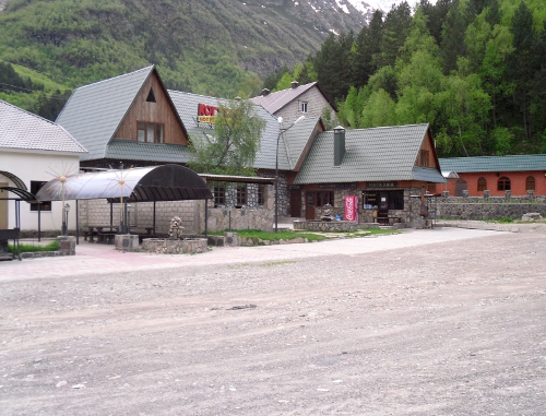 Пустующая гостиница в Эльбрусском районе КБР. 7 июня 2011 г. Фото "Кавказского узла"