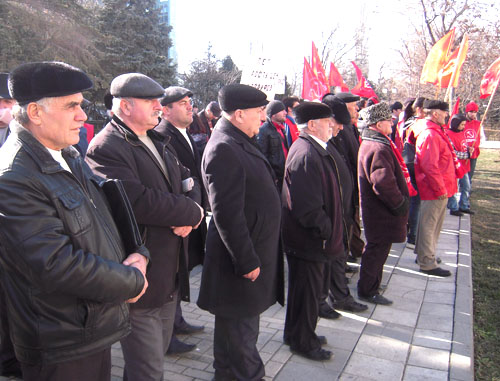 Митинг, организованный местным отделением КПРФ, прошел в Махачкале. Дагестан, 6 марта 2012 г. Фото Патимат Махмудовой для "Кавказского узла"