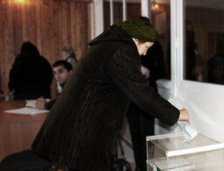 Голосование на выборах в парламент Абхазии. Сухум, 10 марта 2012 г. Фото Анжелы Кучуберия для "Кавказского узла"