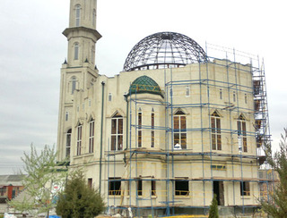 Демонтаж здания бывшей главной мечети Грозного. 19 апреля 2012 г. Фото Муслима Ибрагимова для "Кавказского узла"