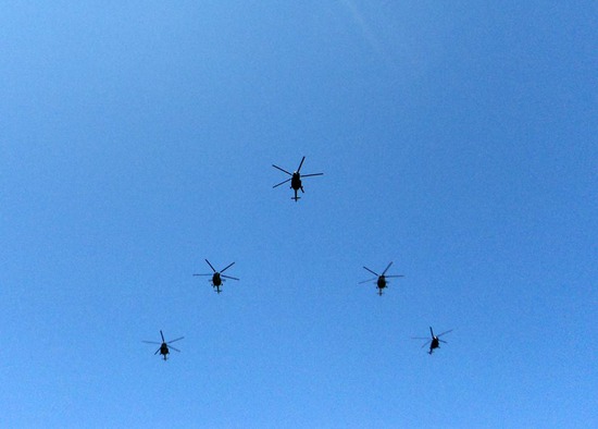 Часть боевых вертолётов над парадом.