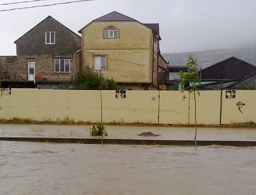 Дагестан, 26 мая 2012 г. Затопленные ливнем улицы Махачкалы. Фото Ахмеднаби Ахмеднабиева для "Кавказского узла"