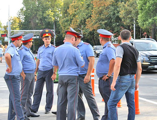 Полиция ожидает окончания пикета. Краснодар, 31 июля 2012 г. Фото Никиты Серебрянникова для "Кавказского узла"
