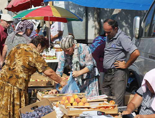 На продовольственной ярмарке в Махачкале. Фото Махача Ахмедова для "Кавказского узла"