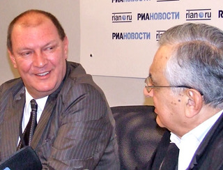 Николай Свентицкий (слева) и Роин Метревели. Тбилиси, 20 ноября 2012 г. Фото Эдиты Бадасян для "Кавказского узла"