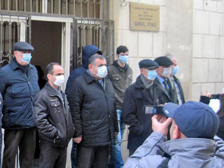 Участники акции. Баку, 15 февраля 2013 г. Фото Парваны Байрамовой для "Кавказского узла"