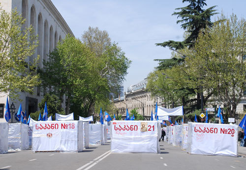 Палаточный городок оппозиции у Парламента Грузии, Тбилиси, 29 апреля 2009 года. Фото "Кавказского Узла"