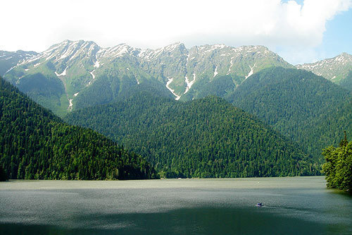 Абхазия, озеро Рица. Фото "Кавказского Узла"