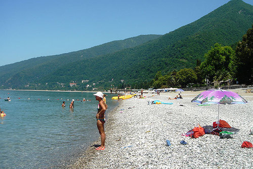 Абхазия, Гагра, пляж. Фото "Кавказского Узла"