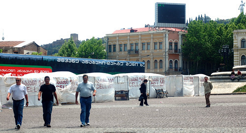 Грузия, Тбилиси, оппозиция на площади Свободы, 15 мая 2009 года. Фото "Кавказского Узла"