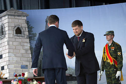 Чечня, Гудермес, инаугурация Рамзана Кадырова в 2007 году. Фото с сайта www.chechnyafree.ru