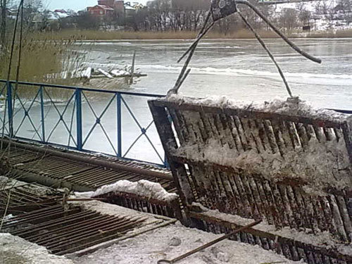 Замёрзший водозабор в Махачкале, 28 января 2010 года. Фото пресс-службы МЧС Дагестана