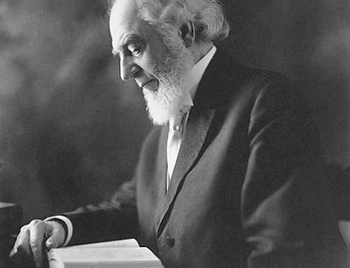 Чарльз Тейз Расселл (1852—1916), 1-й Президент Общества Сторожевой Башни. Фотография 1911 года. Фото с сайта http://ru.wikipedia.org