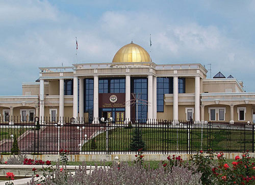 Здание администрации президента Ингушетии Юнус-Бека Евкурова в Магасе. Фото с сайта http://ru.wikipedia.org