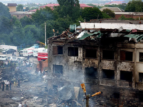 Теракт у здания ГОВД в Назрани. Ингушетия, 17 августа 2009 года. Фото "Кавазского Узла"