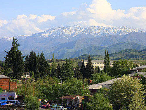 Грузия, Зестафони. Фото с сайта www.panoramio.com/photo/21269322 Грузия, Зестафони. Фото с сайта www.panoramio.com/photo/21269322
