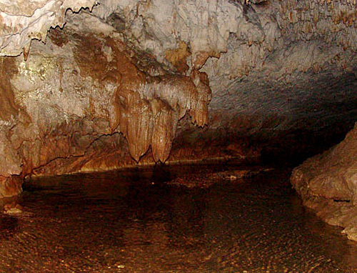Река Отап в пещере Абрскила, Абхазия. Фото с сайта www.goretsz.ru