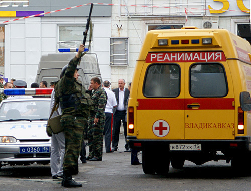На месте теракта во Владикавказе, Северная Осетия, 9 сентября 2010 года, около 11:30 утра. Владимир Мукагов для "Кавказского узла"