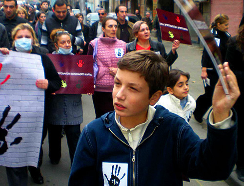 Митинг грузинских неправительственных организаций и оппозиционных политических партий в память разгона акции протеста 7 ноября 2007 года. Грузия, Тбилиси, 7 ноября 2009 года. Фото "Кавказского узла"