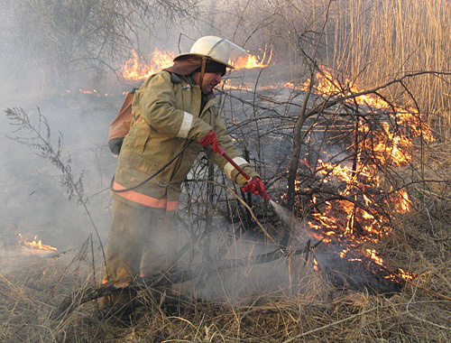 Тушение пожара в Котовском районе Волгоградской области, 2 сентября 2010 года. Фото: http://cs-vdpo.livejournal.com