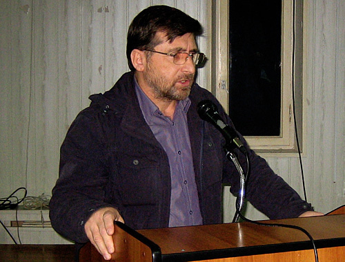 Аббас Кебедов выступает на конференции в Махачкале 11 декабря 2010 года. Фото "Кавказского узла"