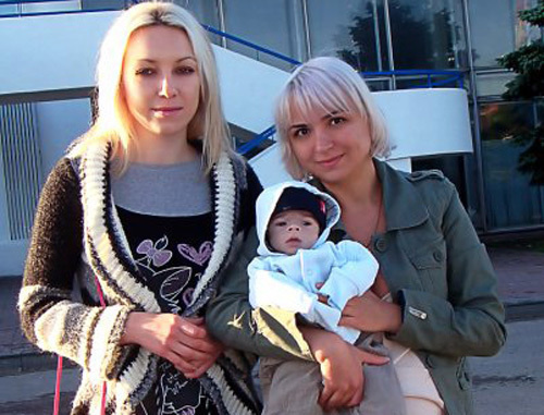 Елена Колосова с сыном. Фото из обращения к президенту РФ, опубликованное по адресу http://yarik-kolosov.livejournal.com