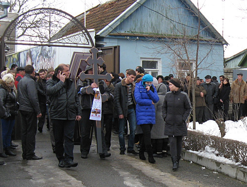 Похороны семьи Слизаевых в Ставрополе,  24 января 2011 года. Фото: А. Медведев для "Кавказского узла"