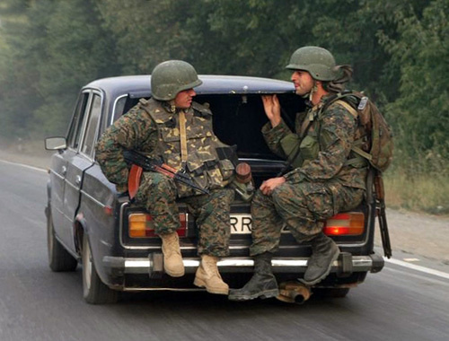 Солдаты грузинской армии покидают территорию Южной Осетии, август 2008 года. Фото: http://commons.wikimedia.org