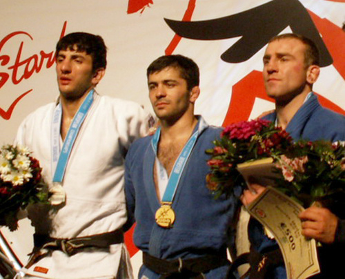 Руслан Кишмахов (в центре)  -  победитель чемпионата Европы по дзюдо в Белграде, апрель 2007 года.  Фото: Иван Денисов, www.newsinfo.ru. 
