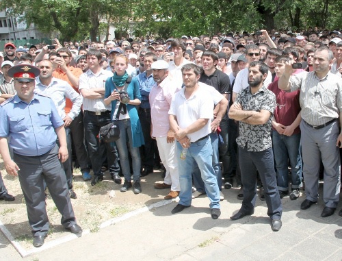 Митинг против произвола сотрудников правоохранительных органов. Дагестан, Махачкала, 1 июня 2011 г. Фото "Кавказского узла"