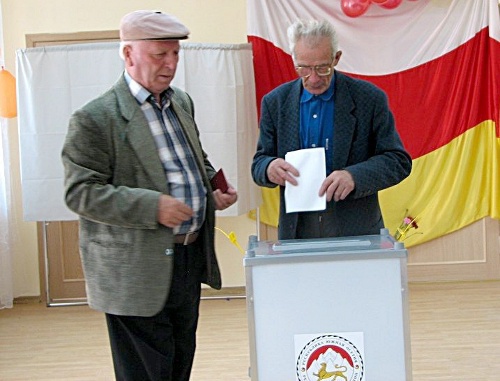 Голосование на выборах в парламент Южной Осетии. 2009 г. Фото: Информационное агентство Osinform.ru