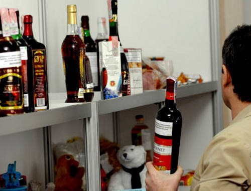 Полка с алкогольными напитками. Фото: Владимир Бородин/Великая Эпоха (www.epochtimes.com.ua)