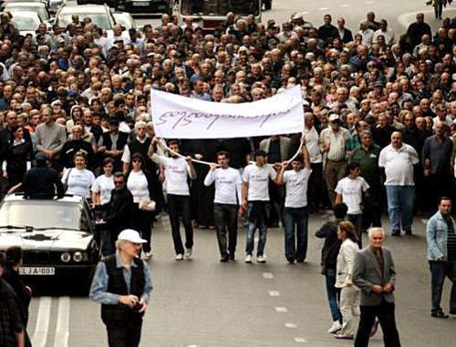 "Марш грузин" в Тбилиси 27 сентября 2011 г., организованный оппозиционной партией "Народный форум". Фото: Нодар Цхвирашвили (RFE/RL)