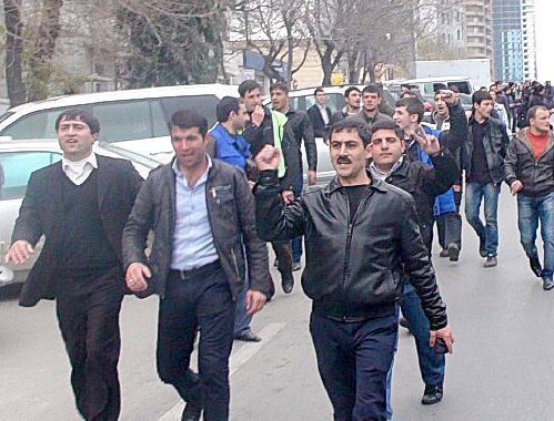 Баку, 2 апреля 2011 г. Участники акции протеста оппозиции с требованием демократических реформ. Фото: ИА "ТУРАН"