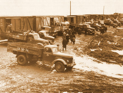 Возвращение карачаевцев на родину после сталинской депортации. 1957 год. Фото: wild-hedgehogs.livejournal.com