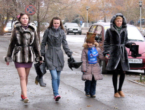 Участницы акции "Дороги34". Волгоград, 20 ноября 2011 г. Фото  "Кавказского узла"