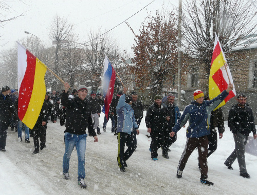 Шествие сторонников Аллы Джиоевой в Цхинвале, Южная Осетия, 29 ноября 2011 г. Фото Марии Котаевой для "Кавказского узла"
