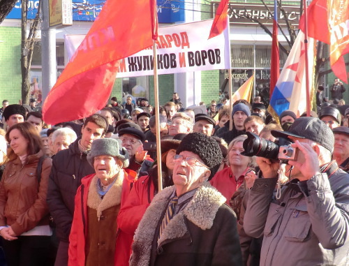 Участники акции протеста в Краснодаре 10 декабря 2011 г. Фото Натальи Дорохиной для "Кавказского узла"