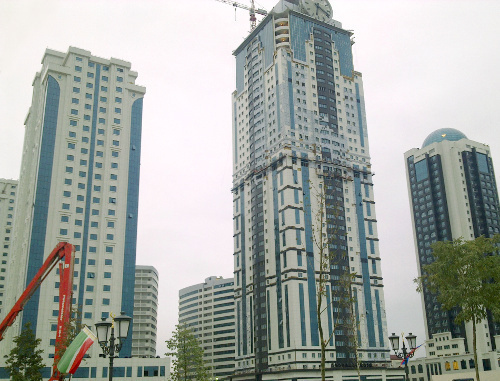 Строящиеся здания комплекса "Грозный-Сити". Осень 2011 г. Фото предоставлено очевидцем Строящиеся здания комплекса "Грозный-Сити". Осень 2011 г. Фото предоставлено очевидцем