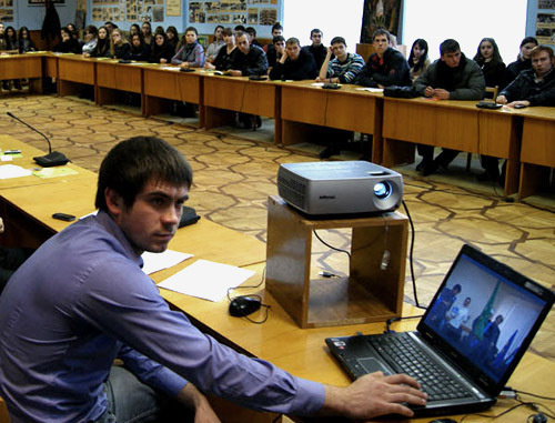 Студенты Адыгейского Государственного университета на конференции, Майкоп, 2011 г. Фото: www.adygnet.ru