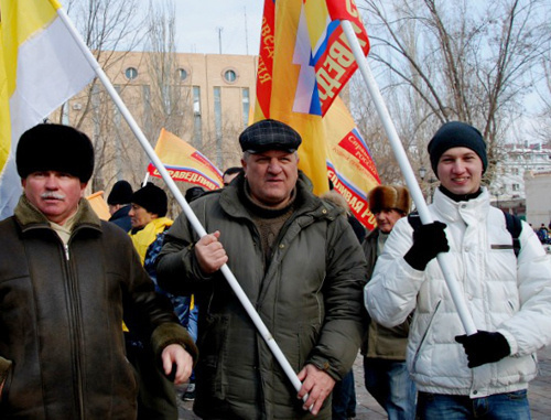 Участники митинга "За честные выборы" в Астрахани, 26 февраля 2012 г. Фото Сергея Кожанова