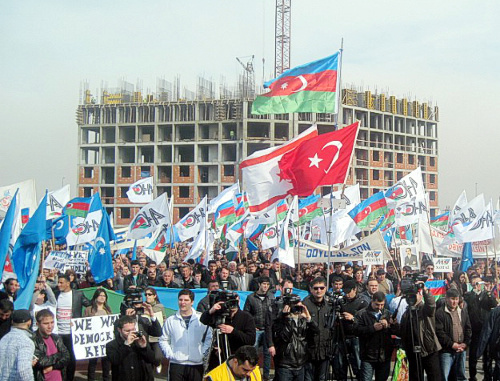 Участники  общенационального митинга в Баку 8 апреля 2012 г. Фото Этимада Будагова, ИА "Туран"