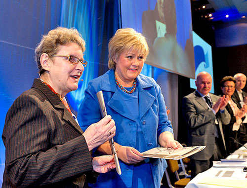 Светлана Ганнушкина (слева) во время церемонии награждения. Норвегия, Осло. 6 мая 2012 г. Фото Hoyre, Flickr.com