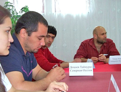 Встреча блогеров в Ингушетии. 5 мая 2012 г.  Фото http://mirtamalh.livejournal.com 